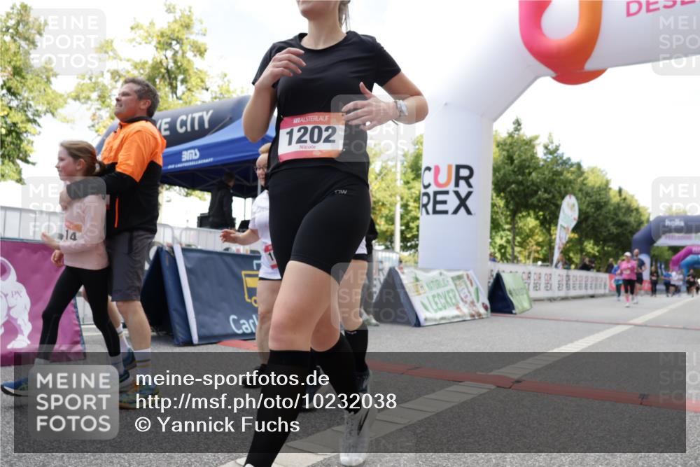 06.09.2026 - CURREX Alsterlauf Yannick Fuchs http://msf.ph/oto/10232038 06.09.2026 11:58:42 Ziel 1001, 1089, 1090, 1114, 1115, 1202, 1235, 1334, 8137 meine-sportfotos.de