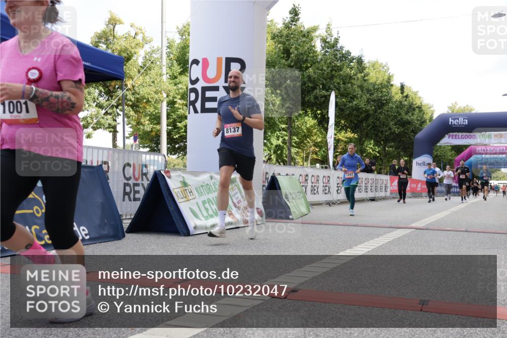 06.09.2026 - CURREX Alsterlauf Yannick Fuchs http://msf.ph/oto/10232047 06.09.2026 11:58:46 Ziel 1001, 1089, 1090, 1202, 1347, 8137 meine-sportfotos.de