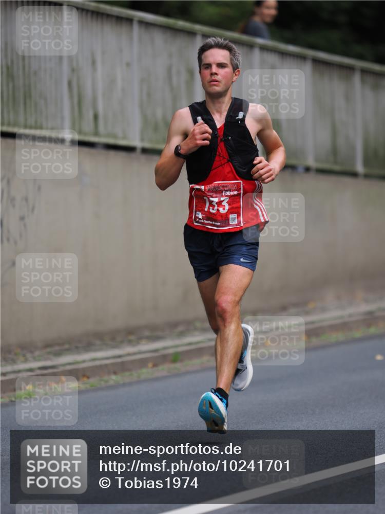 13.09.2026 - 21. swb-Marathon Bremen TobiasT http://msf.ph/oto/10241701 13.09.2026 11:09:21 Laufen 133, 21, 25 meine-sportfotos.de