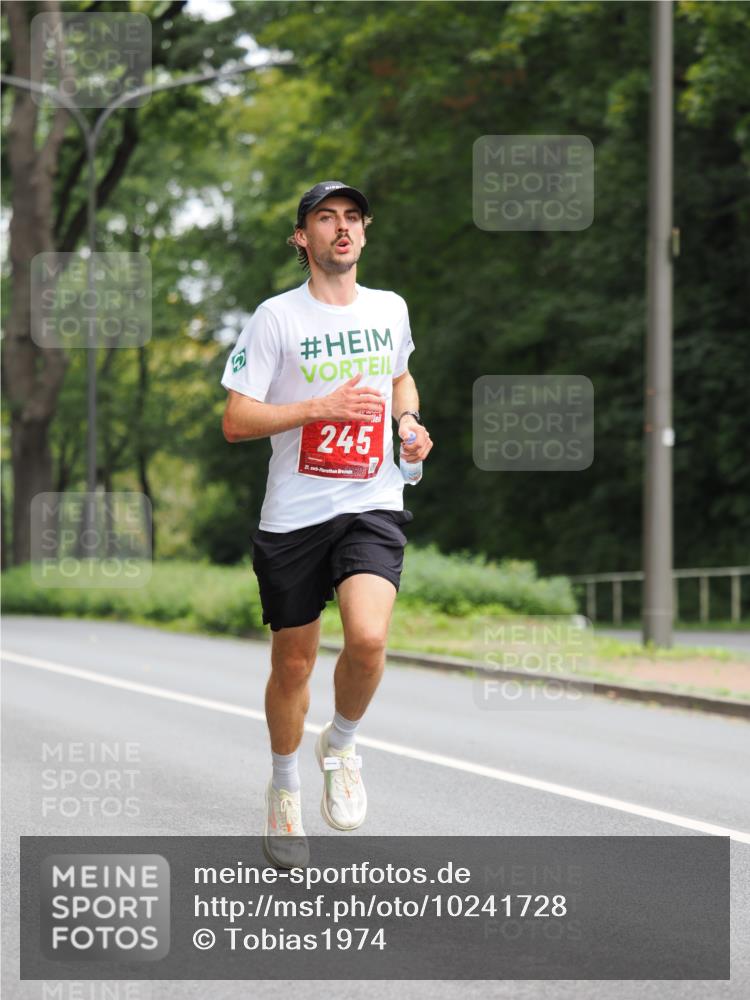 13.09.2026 - 21. swb-Marathon Bremen TobiasT http://msf.ph/oto/10241728 13.09.2026 11:12:37 Laufen 245, 21, 25 meine-sportfotos.de