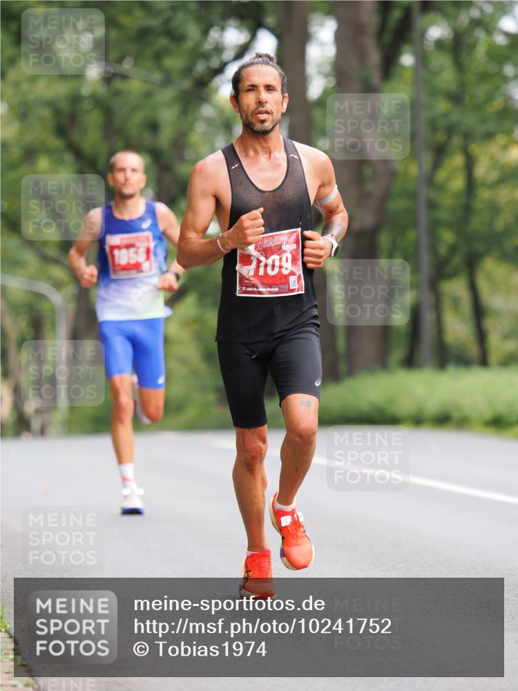 13.09.2026 - 21. swb-Marathon Bremen TobiasT http://msf.ph/oto/10241752 13.09.2026 11:12:57 Laufen 1955, 7709, 21, 20 meine-sportfotos.de