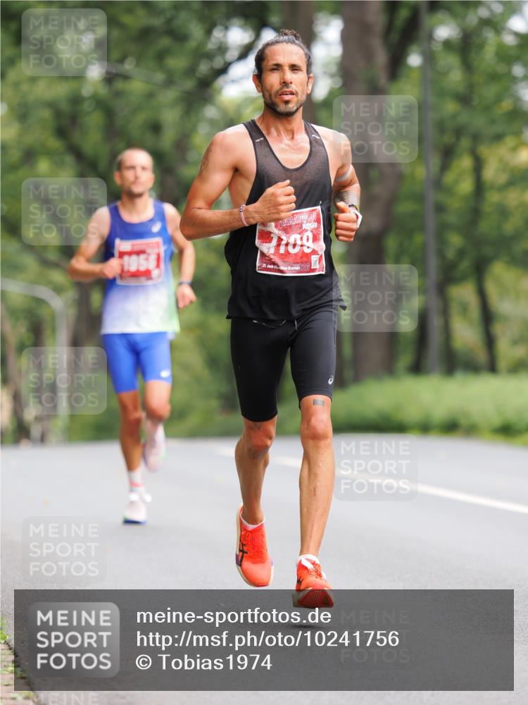 13.09.2026 - 21. swb-Marathon Bremen TobiasT http://msf.ph/oto/10241756 13.09.2026 11:12:58 Laufen 1958, 7709, 21, 46 meine-sportfotos.de