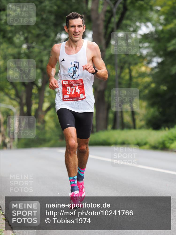 13.09.2026 - 21. swb-Marathon Bremen TobiasT http://msf.ph/oto/10241766 13.09.2026 11:13:18 Laufen 974, 0213, 21, 1 meine-sportfotos.de