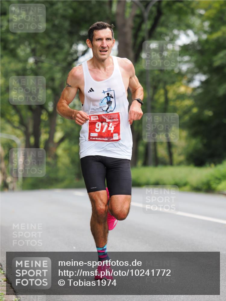 13.09.2026 - 21. swb-Marathon Bremen TobiasT http://msf.ph/oto/10241772 13.09.2026 11:13:19 Laufen 974, 0213, 2038, 21 meine-sportfotos.de
