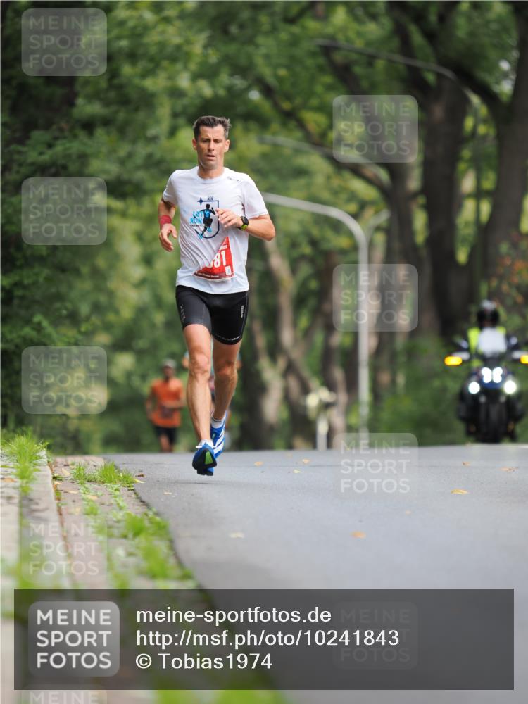 13.09.2026 - 21. swb-Marathon Bremen TobiasT http://msf.ph/oto/10241843 13.09.2026 11:16:05 Laufen 81 meine-sportfotos.de
