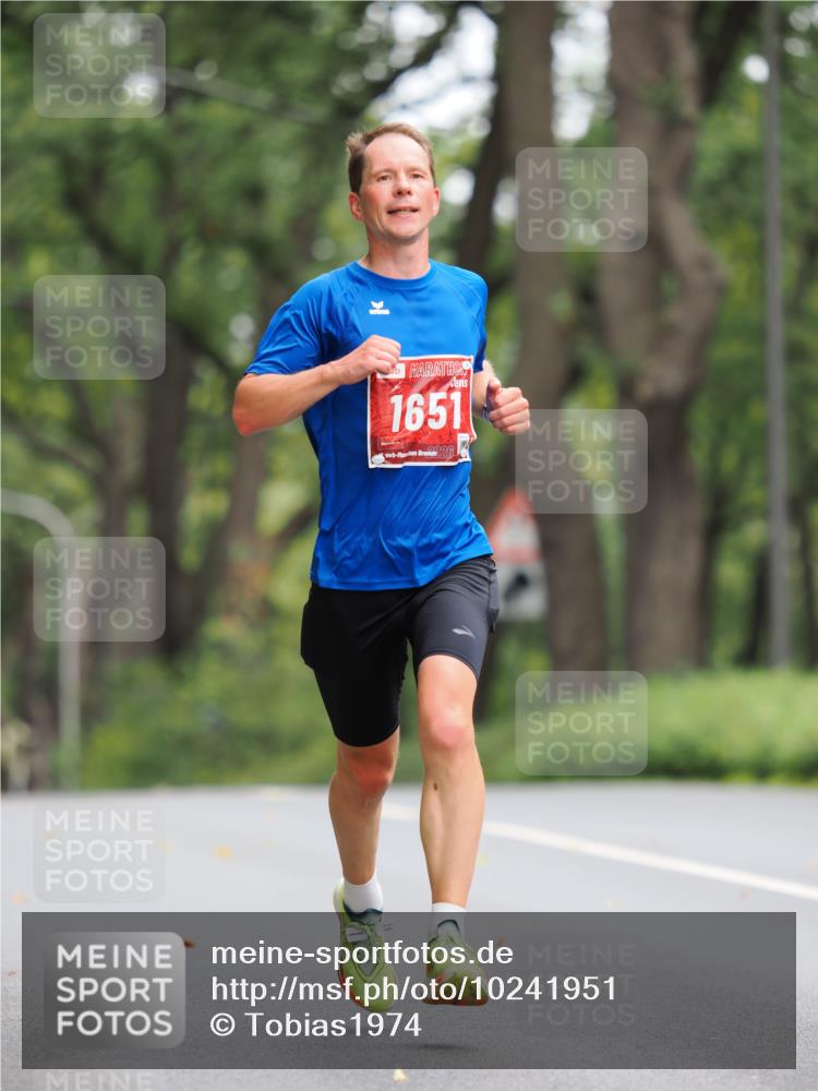 13.09.2026 - 21. swb-Marathon Bremen TobiasT http://msf.ph/oto/10241951 13.09.2026 11:19:18 Laufen 1651, 26 meine-sportfotos.de