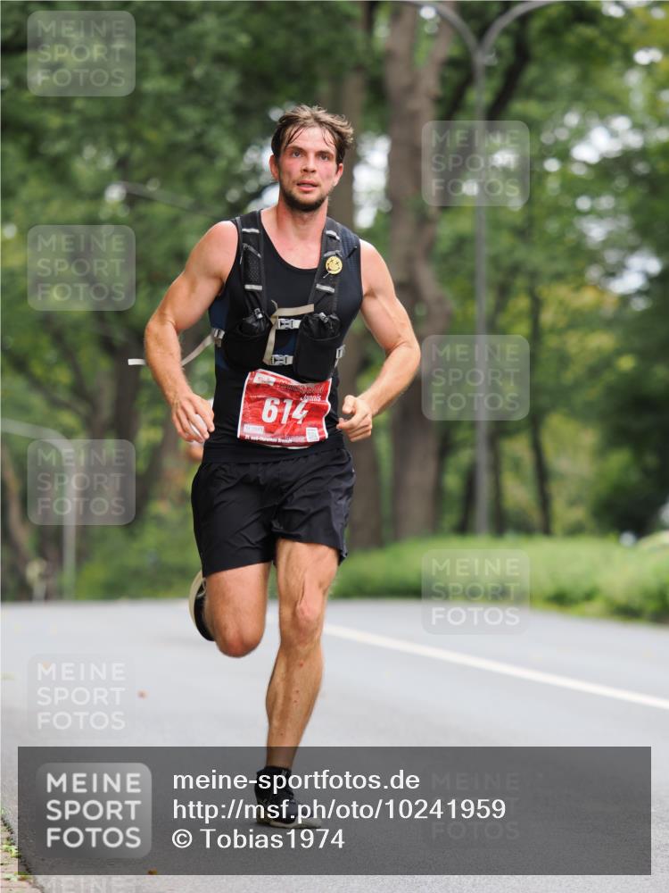 13.09.2026 - 21. swb-Marathon Bremen TobiasT http://msf.ph/oto/10241959 13.09.2026 11:19:32 Laufen 0983, 614, 21 meine-sportfotos.de