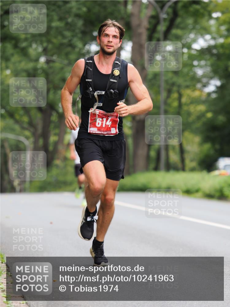 13.09.2026 - 21. swb-Marathon Bremen TobiasT http://msf.ph/oto/10241963 13.09.2026 11:19:33 Laufen 0983, 614 meine-sportfotos.de