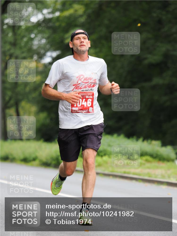 13.09.2026 - 21. swb-Marathon Bremen TobiasT http://msf.ph/oto/10241982 13.09.2026 11:19:37 Laufen 046 meine-sportfotos.de