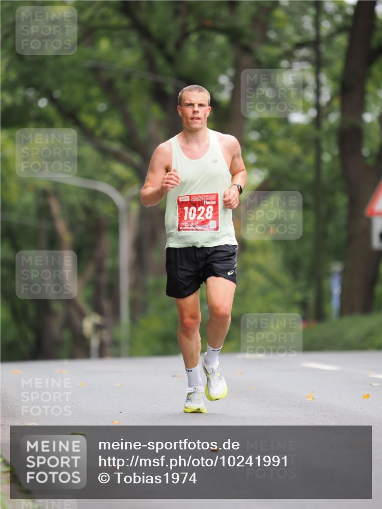 13.09.2026 - 21. swb-Marathon Bremen TobiasT http://msf.ph/oto/10241991 13.09.2026 11:19:53 Laufen 1028 meine-sportfotos.de
