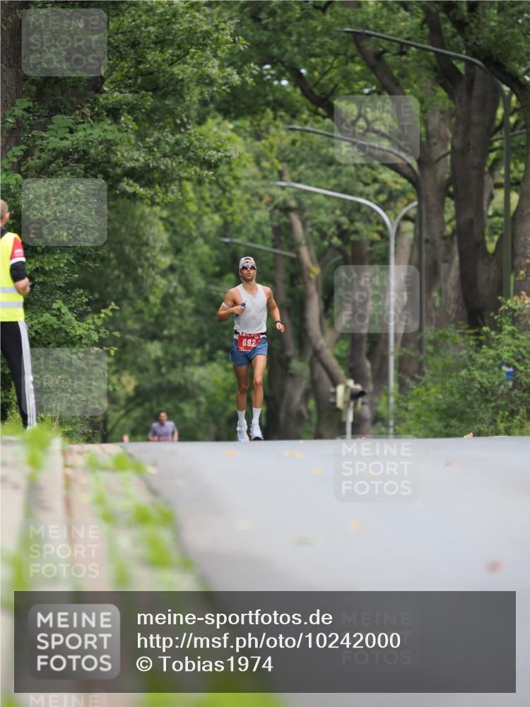 13.09.2026 - 21. swb-Marathon Bremen TobiasT http://msf.ph/oto/10242000 13.09.2026 11:20:07 Laufen 692 meine-sportfotos.de