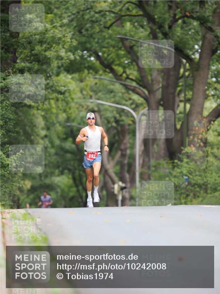 13.09.2026 - 21. swb-Marathon Bremen TobiasT http://msf.ph/oto/10242008 13.09.2026 11:20:10 Laufen 692 meine-sportfotos.de