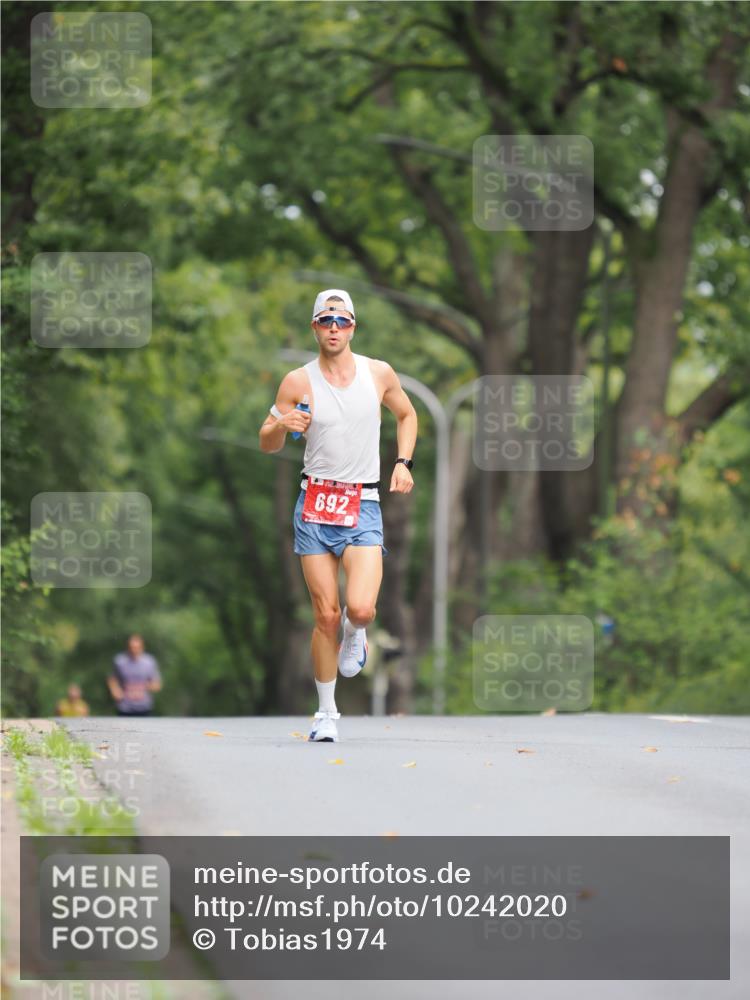 13.09.2026 - 21. swb-Marathon Bremen TobiasT http://msf.ph/oto/10242020 13.09.2026 11:20:15 Laufen 692 meine-sportfotos.de