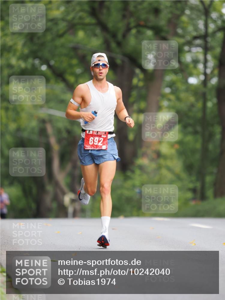 13.09.2026 - 21. swb-Marathon Bremen TobiasT http://msf.ph/oto/10242040 13.09.2026 11:20:17 Laufen 692 meine-sportfotos.de