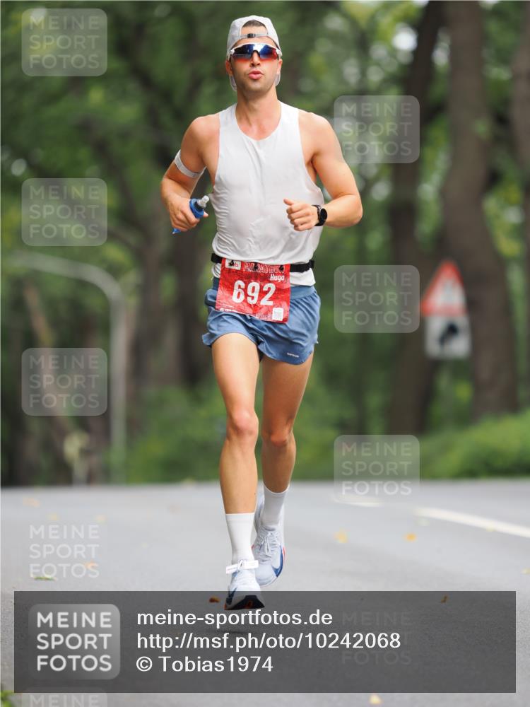 13.09.2026 - 21. swb-Marathon Bremen TobiasT http://msf.ph/oto/10242068 13.09.2026 11:20:20 Laufen 692 meine-sportfotos.de
