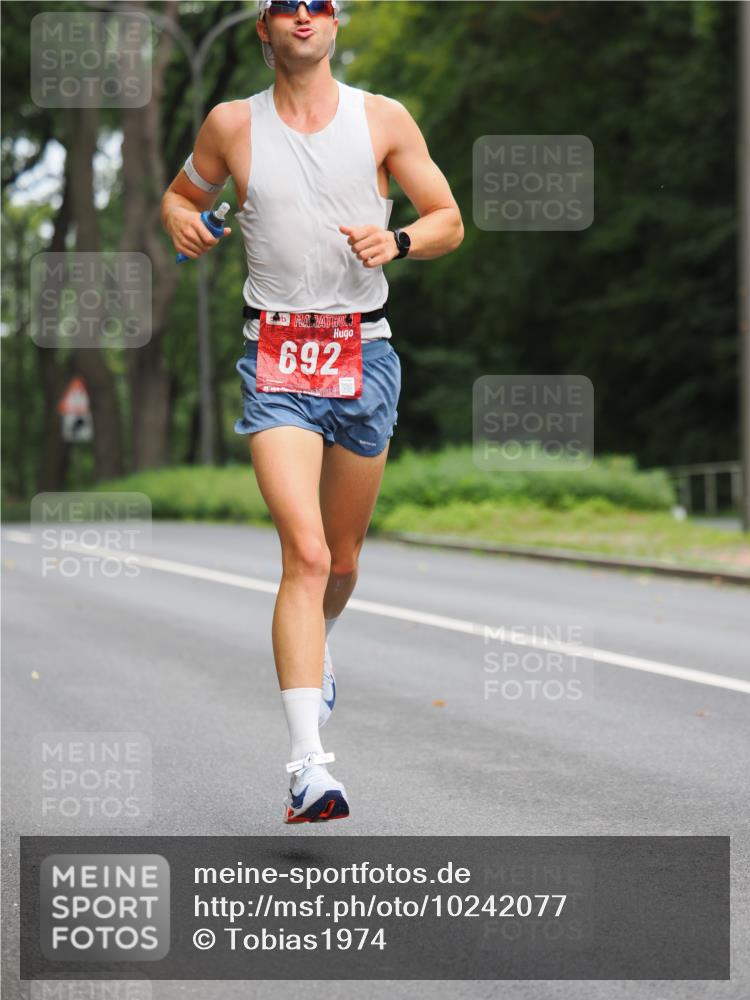 13.09.2026 - 21. swb-Marathon Bremen TobiasT http://msf.ph/oto/10242077 13.09.2026 11:20:22 Laufen 692 meine-sportfotos.de