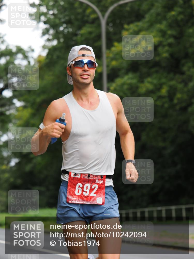 13.09.2026 - 21. swb-Marathon Bremen TobiasT http://msf.ph/oto/10242094 13.09.2026 11:20:23 Laufen 692, 21, 1201 meine-sportfotos.de