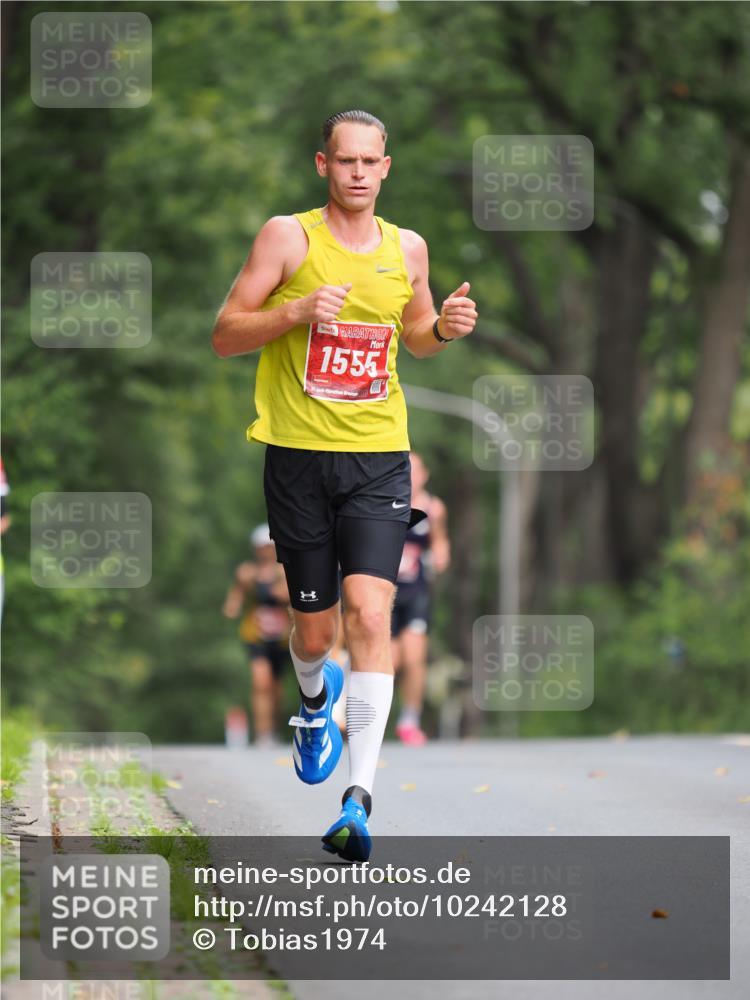 13.09.2026 - 21. swb-Marathon Bremen TobiasT http://msf.ph/oto/10242128 13.09.2026 11:20:56 Laufen 1555 meine-sportfotos.de