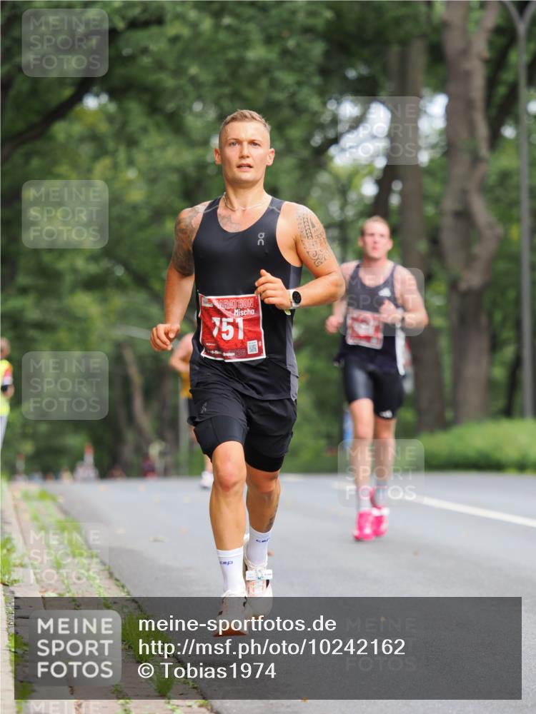 13.09.2026 - 21. swb-Marathon Bremen TobiasT http://msf.ph/oto/10242162 13.09.2026 11:21:07 Laufen 751 meine-sportfotos.de