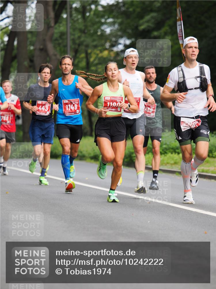 13.09.2026 - 21. swb-Marathon Bremen TobiasT http://msf.ph/oto/10242222 13.09.2026 11:21:46 Laufen 766, 443, 1149, 1190 meine-sportfotos.de