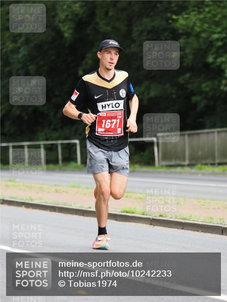 13.09.2026 - 21. swb-Marathon Bremen TobiasT http://msf.ph/oto/10242233 13.09.2026 11:21:57 Laufen 1671, 0174, 21, 26 meine-sportfotos.de