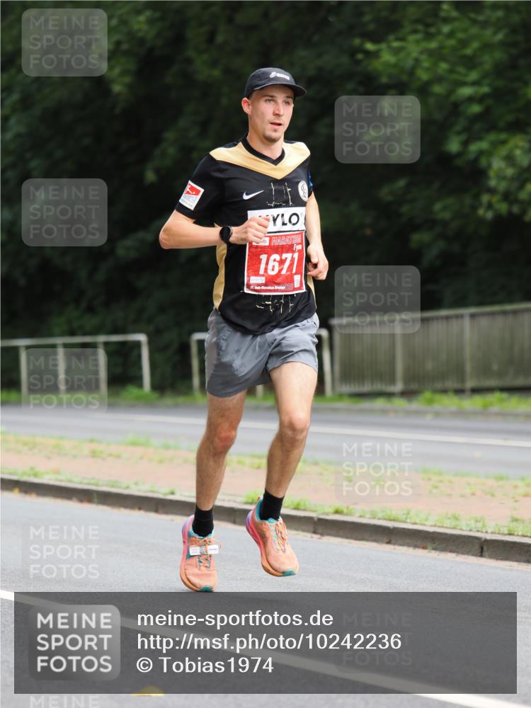 13.09.2026 - 21. swb-Marathon Bremen TobiasT http://msf.ph/oto/10242236 13.09.2026 11:21:57 Laufen 1671, 0174 meine-sportfotos.de