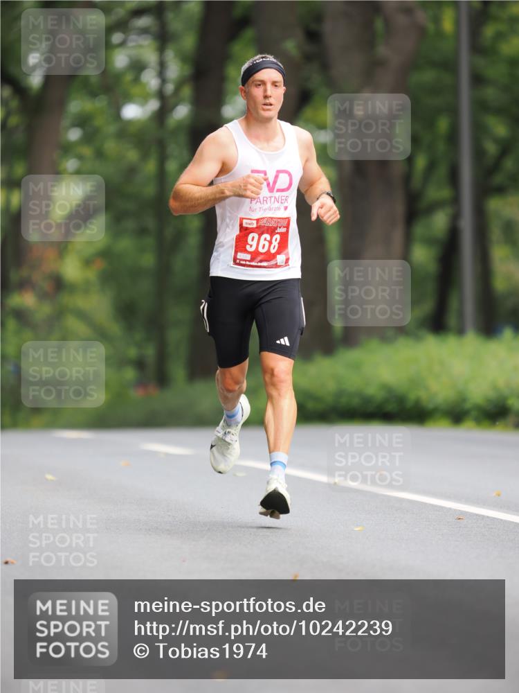 13.09.2026 - 21. swb-Marathon Bremen TobiasT http://msf.ph/oto/10242239 13.09.2026 11:22:13 Laufen 968 meine-sportfotos.de