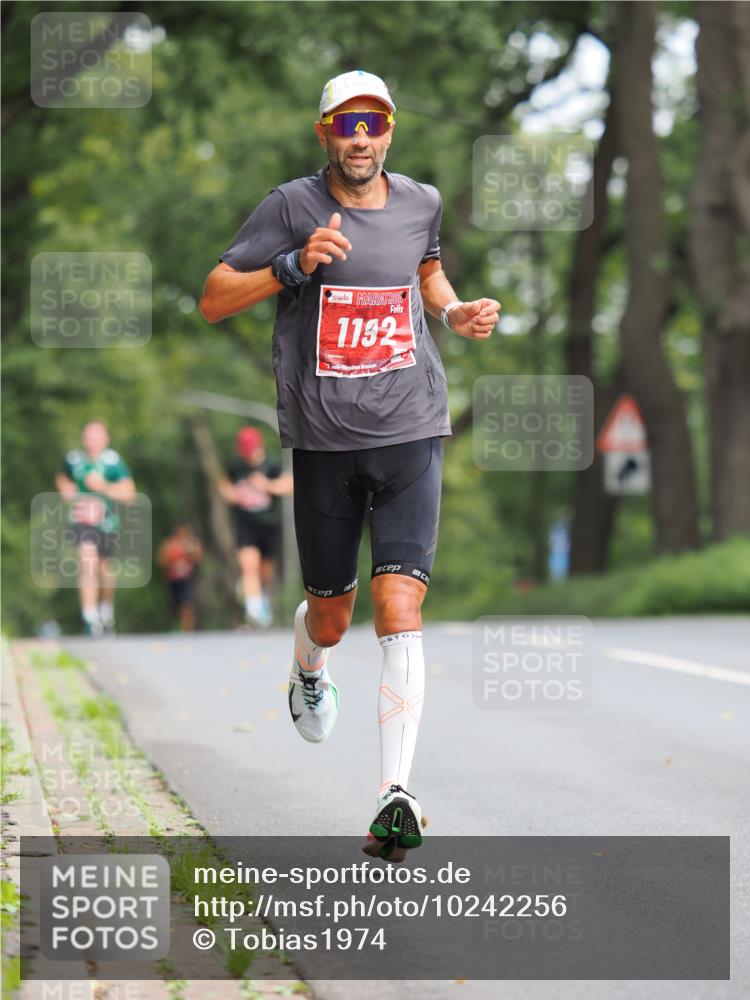 13.09.2026 - 21. swb-Marathon Bremen TobiasT http://msf.ph/oto/10242256 13.09.2026 11:22:16 Laufen 1192 meine-sportfotos.de