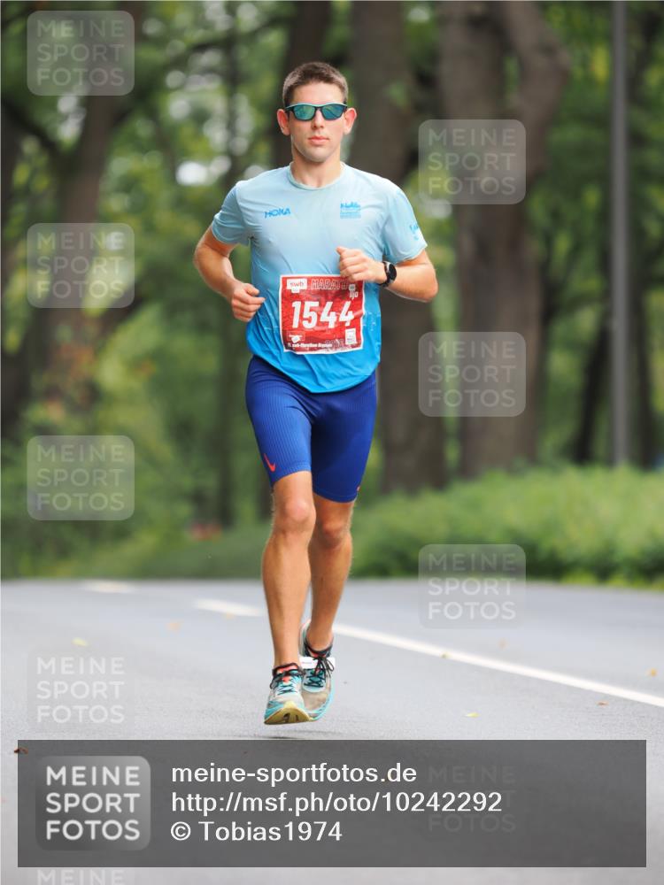13.09.2026 - 21. swb-Marathon Bremen TobiasT http://msf.ph/oto/10242292 13.09.2026 11:22:58 Laufen 1544, 21 meine-sportfotos.de
