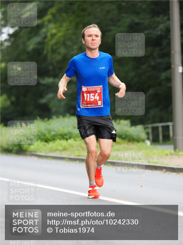 13.09.2026 - 21. swb-Marathon Bremen TobiasT http://msf.ph/oto/10242330 13.09.2026 11:23:58 Laufen 1154, 21, 245 meine-sportfotos.de