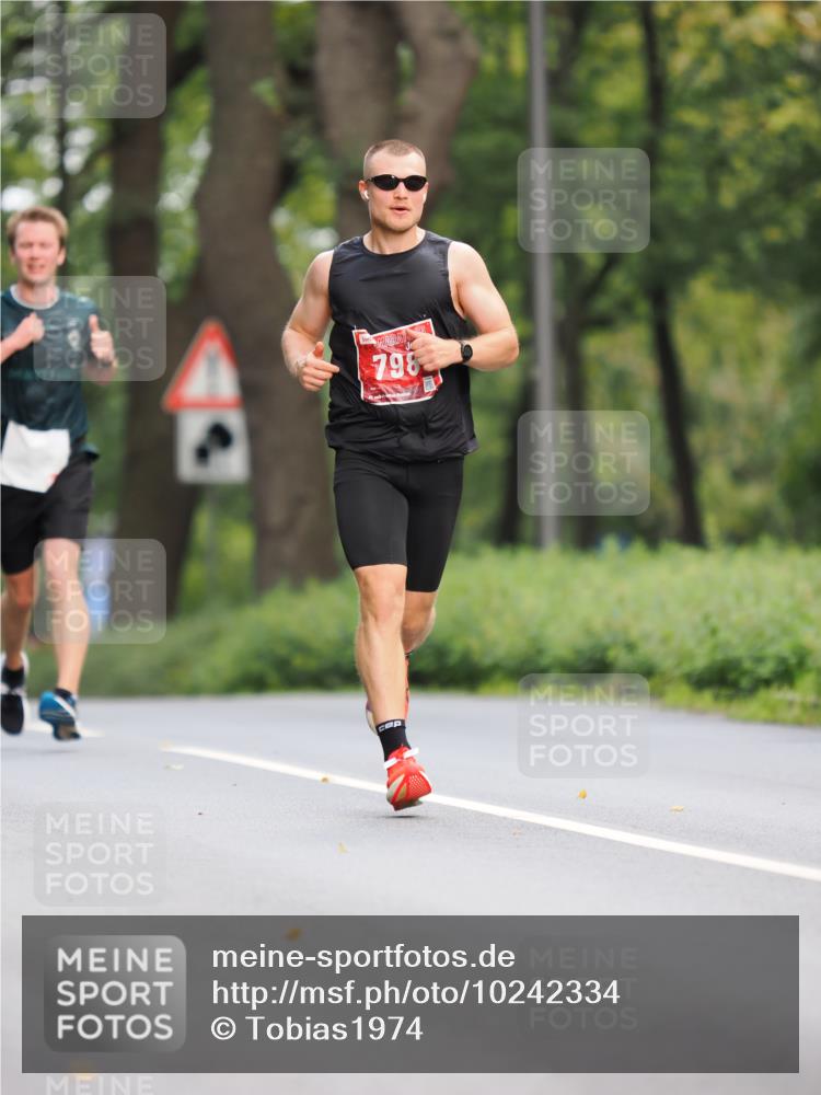 13.09.2026 - 21. swb-Marathon Bremen TobiasT http://msf.ph/oto/10242334 13.09.2026 11:24:18 Laufen 798 meine-sportfotos.de