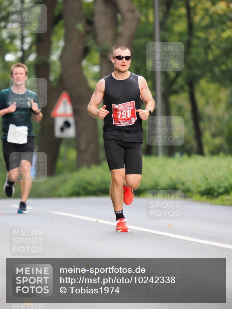 13.09.2026 - 21. swb-Marathon Bremen TobiasT http://msf.ph/oto/10242338 13.09.2026 11:24:18 Laufen 798 meine-sportfotos.de