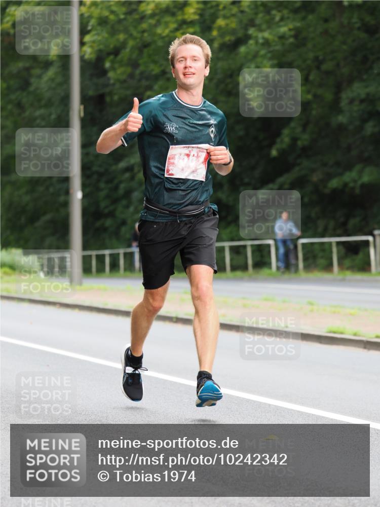 13.09.2026 - 21. swb-Marathon Bremen TobiasT http://msf.ph/oto/10242342 13.09.2026 11:24:27 Laufen  meine-sportfotos.de
