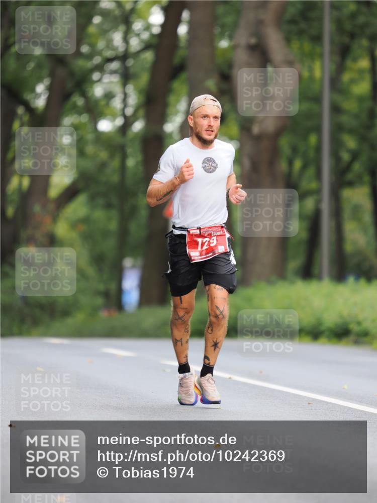 13.09.2026 - 21. swb-Marathon Bremen TobiasT http://msf.ph/oto/10242369 13.09.2026 11:26:06 Laufen 129 meine-sportfotos.de