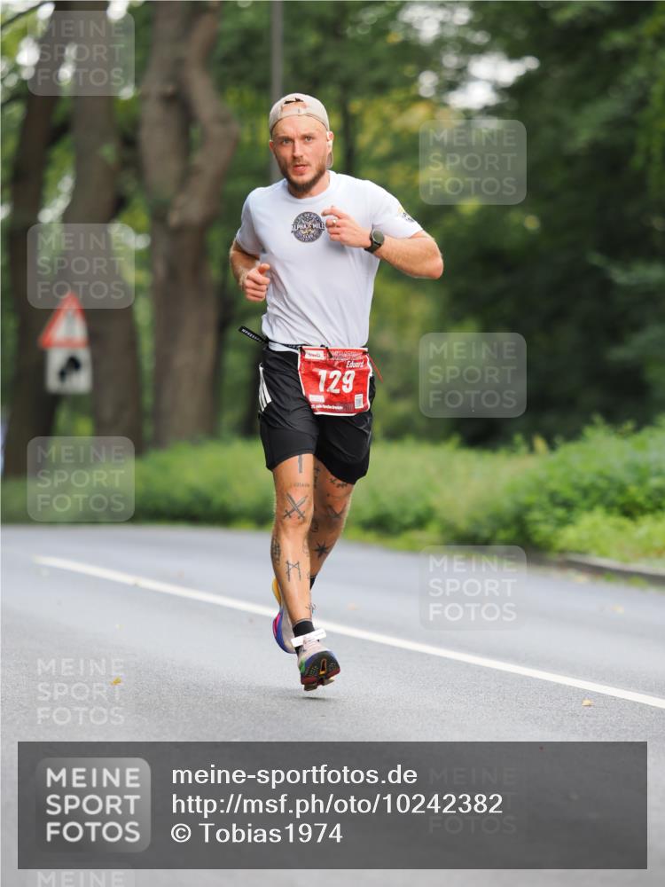 13.09.2026 - 21. swb-Marathon Bremen TobiasT http://msf.ph/oto/10242382 13.09.2026 11:26:08 Laufen 44, 129 meine-sportfotos.de