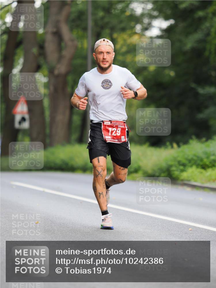 13.09.2026 - 21. swb-Marathon Bremen TobiasT http://msf.ph/oto/10242386 13.09.2026 11:26:08 Laufen 129, 1222 meine-sportfotos.de