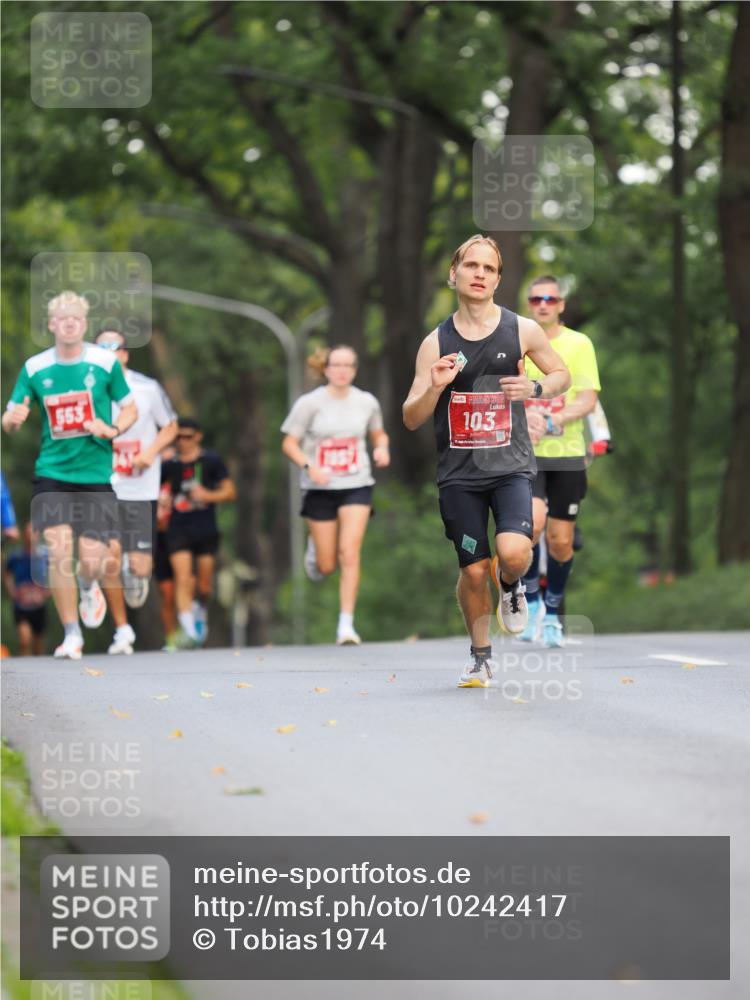 13.09.2026 - 21. swb-Marathon Bremen TobiasT http://msf.ph/oto/10242417 13.09.2026 11:27:38 Laufen 553, 103 meine-sportfotos.de
