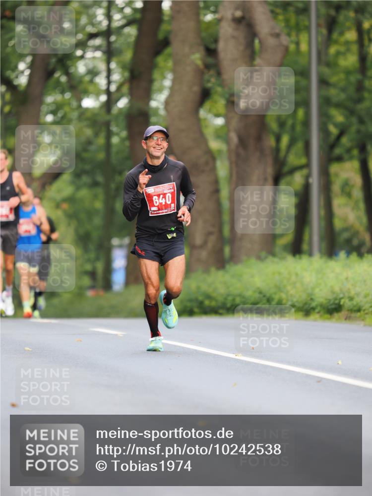 13.09.2026 - 21. swb-Marathon Bremen TobiasT http://msf.ph/oto/10242538 13.09.2026 11:29:19 Laufen 640 meine-sportfotos.de