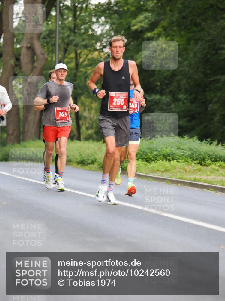 13.09.2026 - 21. swb-Marathon Bremen TobiasT http://msf.ph/oto/10242560 13.09.2026 11:29:30 Laufen 149, 250, 340 meine-sportfotos.de