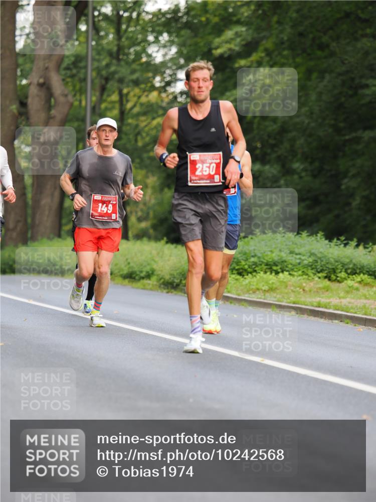 13.09.2026 - 21. swb-Marathon Bremen TobiasT http://msf.ph/oto/10242568 13.09.2026 11:29:30 Laufen 250, 149 meine-sportfotos.de