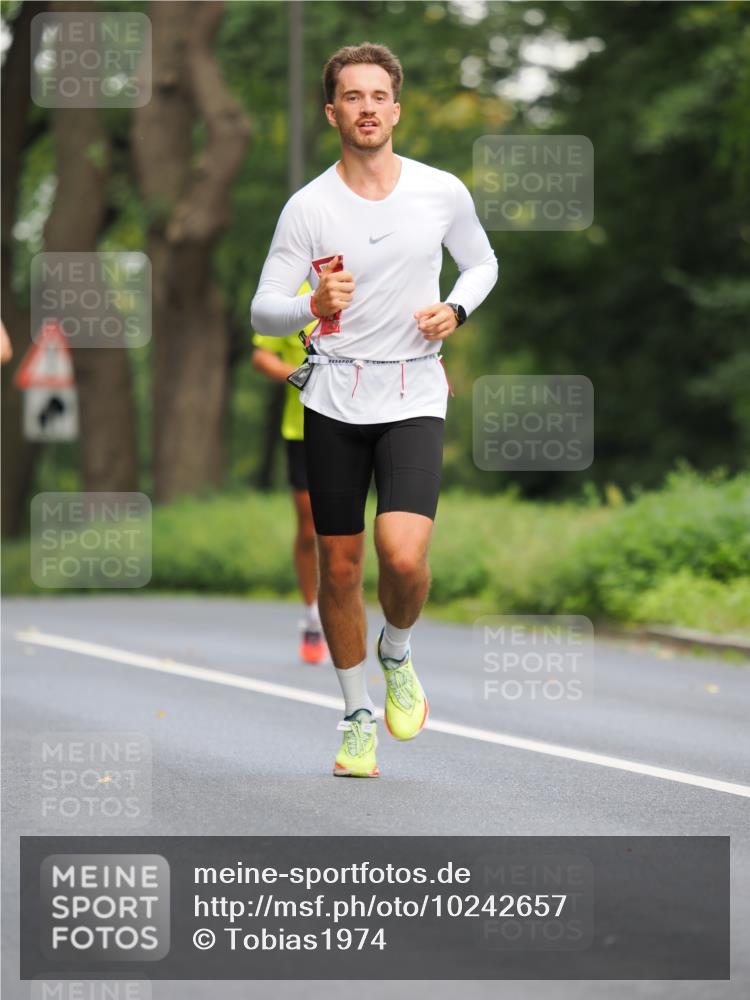 13.09.2026 - 21. swb-Marathon Bremen TobiasT http://msf.ph/oto/10242657 13.09.2026 11:30:31 Laufen  meine-sportfotos.de