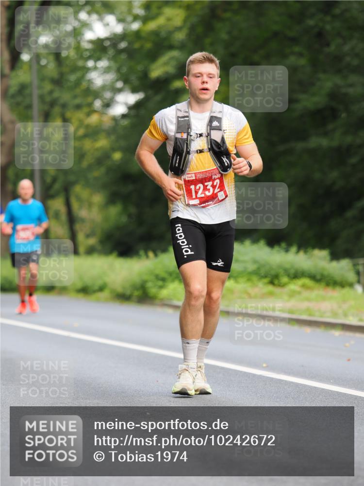 13.09.2026 - 21. swb-Marathon Bremen TobiasT http://msf.ph/oto/10242672 13.09.2026 11:30:38 Laufen 1232 meine-sportfotos.de