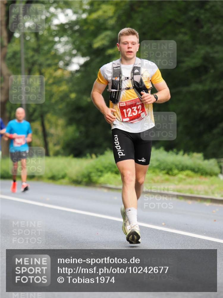 13.09.2026 - 21. swb-Marathon Bremen TobiasT http://msf.ph/oto/10242677 13.09.2026 11:30:38 Laufen 1232 meine-sportfotos.de