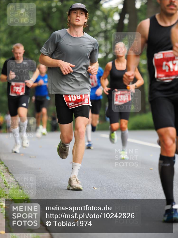 13.09.2026 - 21. swb-Marathon Bremen TobiasT http://msf.ph/oto/10242826 13.09.2026 11:31:52 Laufen 1087, 21, 26, 1391, 417 meine-sportfotos.de