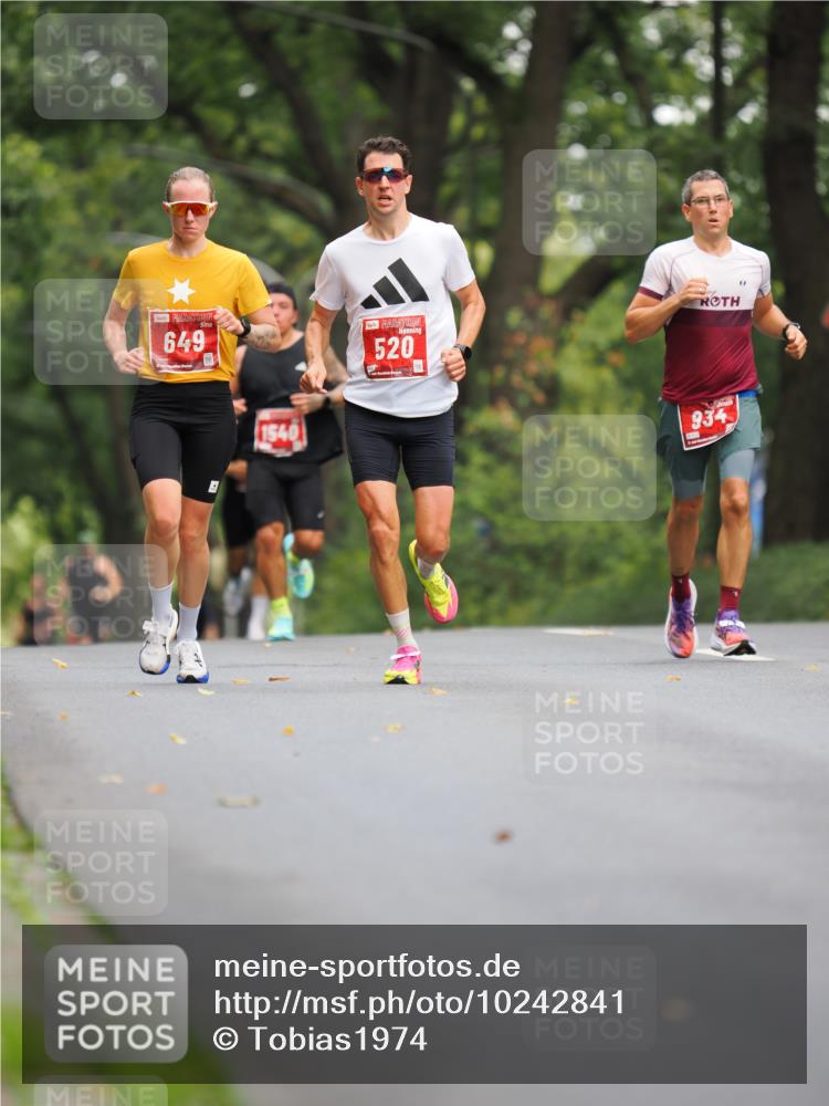 13.09.2026 - 21. swb-Marathon Bremen TobiasT http://msf.ph/oto/10242841 13.09.2026 11:32:13 Laufen 649, 1540, 520, 934 meine-sportfotos.de