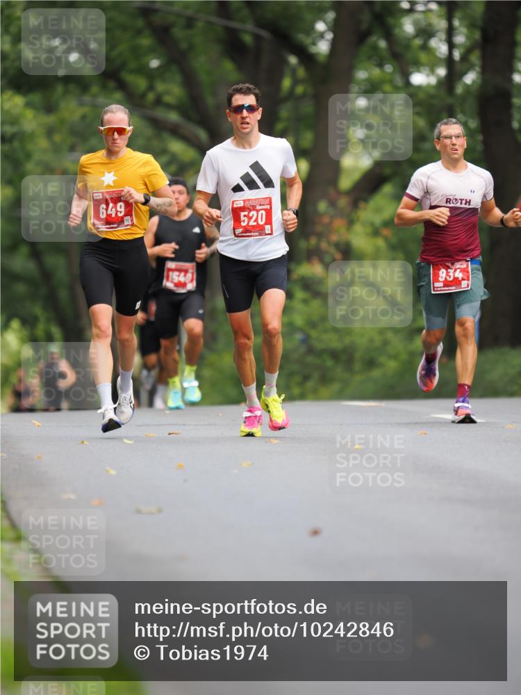 13.09.2026 - 21. swb-Marathon Bremen TobiasT http://msf.ph/oto/10242846 13.09.2026 11:32:13 Laufen 649, 1540, 520, 934 meine-sportfotos.de