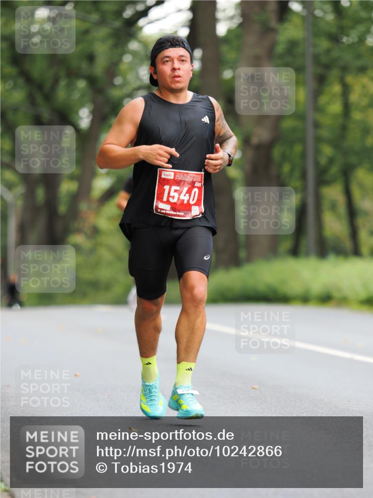 13.09.2026 - 21. swb-Marathon Bremen TobiasT http://msf.ph/oto/10242866 13.09.2026 11:32:24 Laufen 1540, 21, 25 meine-sportfotos.de