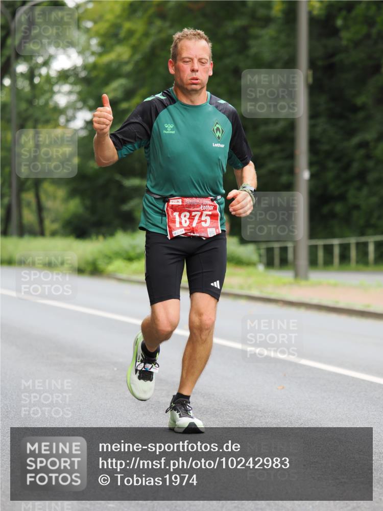 13.09.2026 - 21. swb-Marathon Bremen TobiasT http://msf.ph/oto/10242983 13.09.2026 11:33:34 Laufen 1875, 0288 meine-sportfotos.de