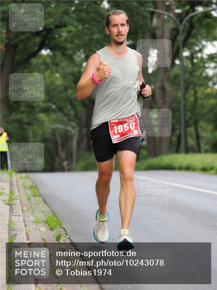 13.09.2026 - 21. swb-Marathon Bremen TobiasT http://msf.ph/oto/10243078 13.09.2026 11:34:25 Laufen 1950, 0260, 21, 26 meine-sportfotos.de