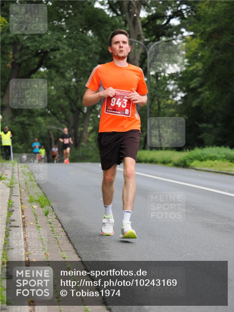 13.09.2026 - 21. swb-Marathon Bremen TobiasT http://msf.ph/oto/10243169 13.09.2026 11:35:37 Laufen 943, 21, 246 meine-sportfotos.de